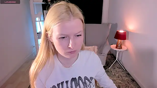 Laly_Peach webcam