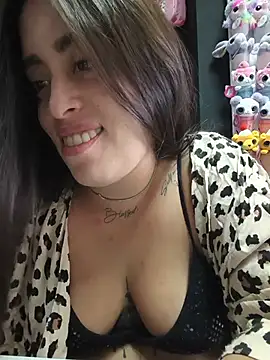 MissNyraSecret webcam