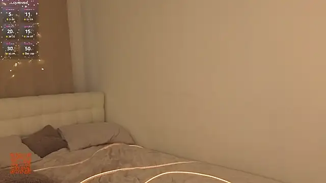 JoselynNeave webcam
