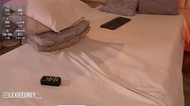 lexiee_grey_ webcam