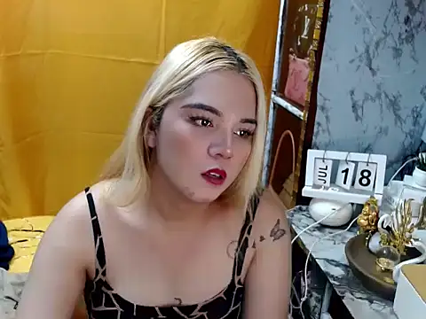 blonditax1111 webcam