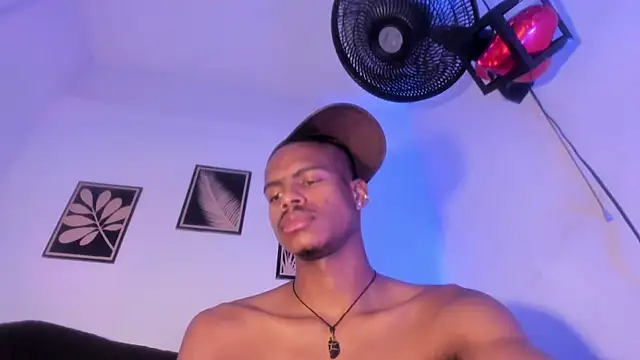 criss_zuri webcam