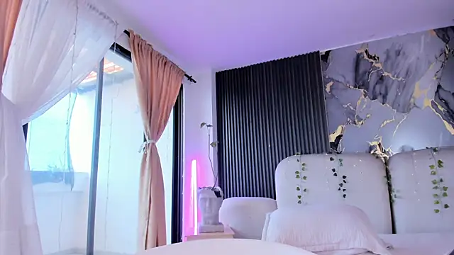 CarolineFyre webcam