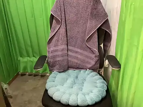 Ursexyslutty19 webcam