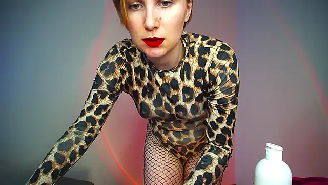KinkyMissCherry webcam
