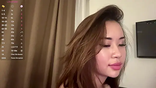Ur_neighbor_Kira webcam