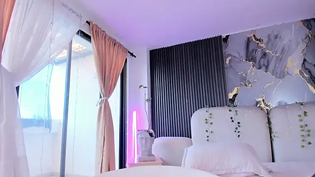CarolineFyre webcam