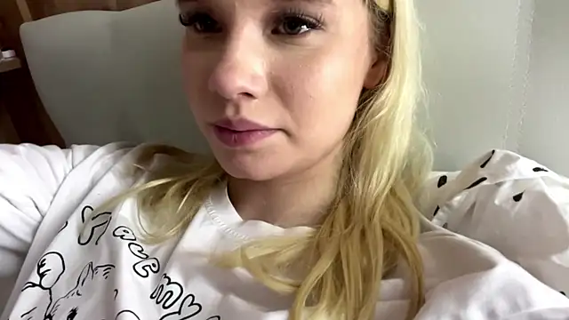 CarmellaCerra webcam