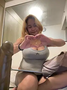 queenmia__ph webcam