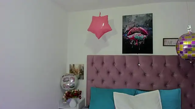 Lux_wish live cam on StripChat