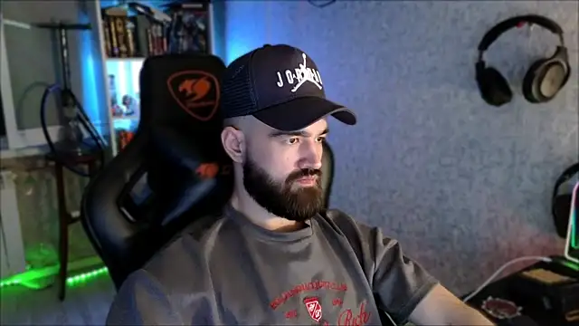 _Serious_Man webcam