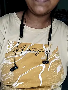 MissRiyaLive webcam