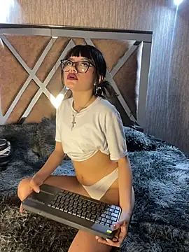 Saphira_Pink webcam