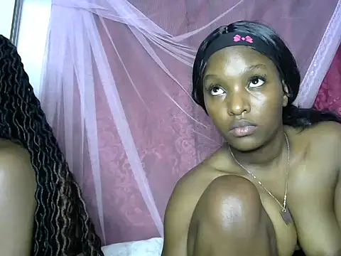 Sexy_strawberina webcam