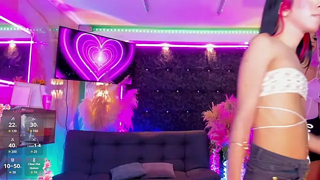 Queens_Wonders_Blonders webcam