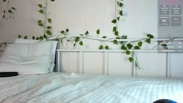 YourScarlettStorm webcam