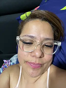 Pretty__Milf webcam