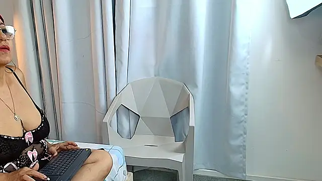 isabella_luxet webcam