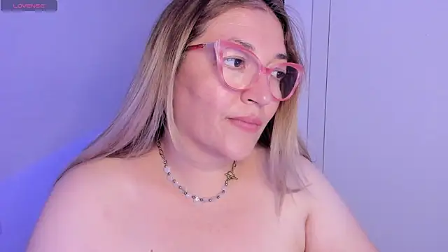 Naty_Mature_ live cam on StripChat