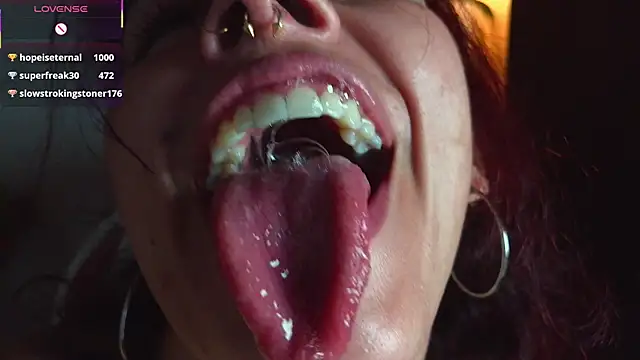 bri_von_dhara__ webcam