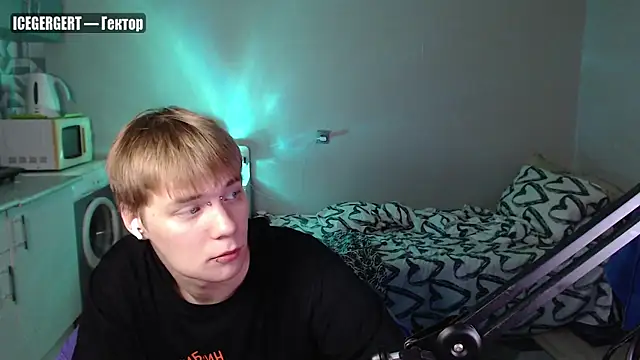 yourlildemon live cam on StripChat