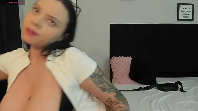 Sara_B live cam on StripChat
