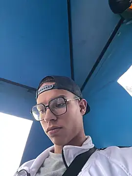 Andres_boy252 Live Webcam on Stripchat