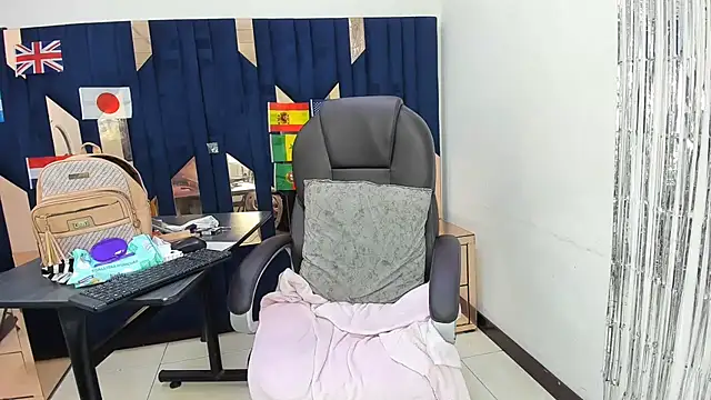 Aisha_hotts777 webcam