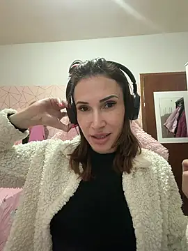 Irresistible37 webcam