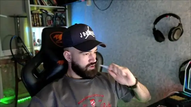 _Serious_Man webcam