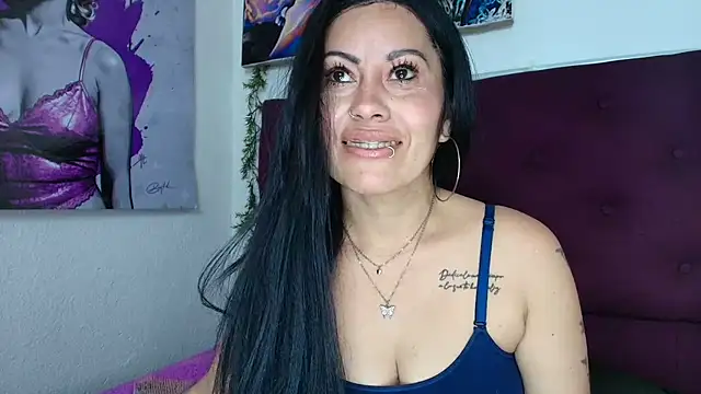 Tania_mature live cam on StripChat