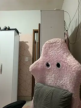 Irresistible37 webcam