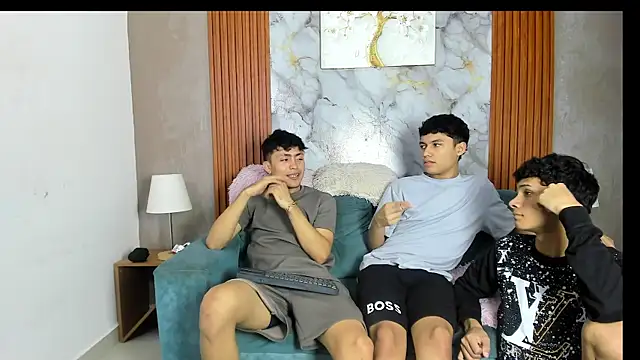 AVENGER_BOYS2026 live cam on StripChat