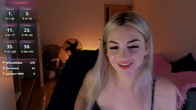 MilanaOmg webcam