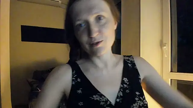 Holistic_woman webcam