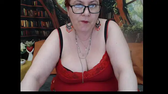 PlayfullMature webcam