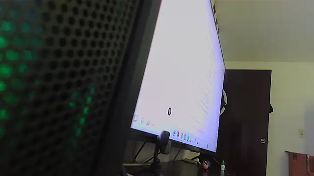 Erzsi-Moon live cam on StripChat