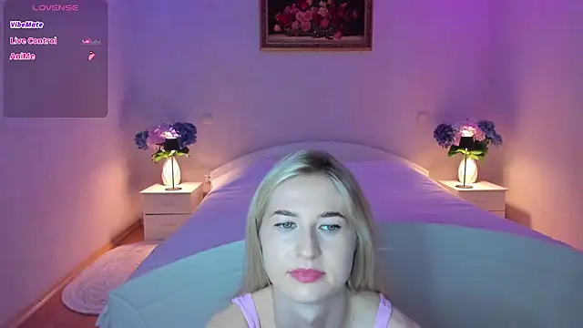 Julie_Blaze live cam on StripChat