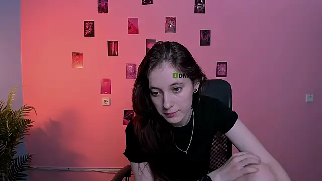 nami_glow live cam on StripChat