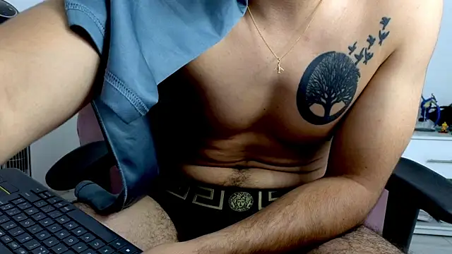 Massimoo_07 live cam on StripChat