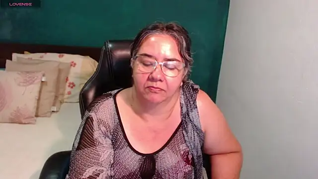 scaelettdubois live cam on StripChat