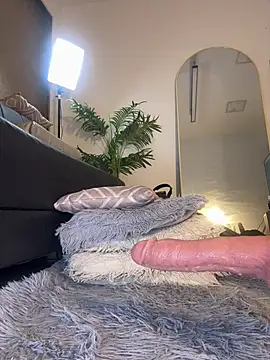Isa__Blanc live cam on StripChat