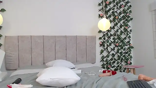 Lucyanajoi live cam on StripChat