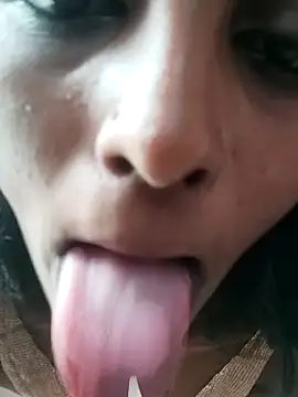 sexy___hotty live cam on StripChat