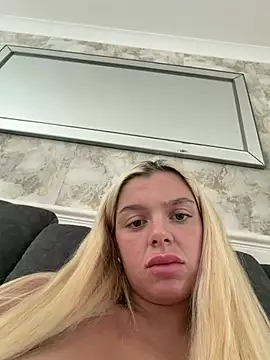 Irish_BarbieMilfx live cam on StripChat