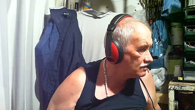 nonnomaturobisex live cam on StripChat