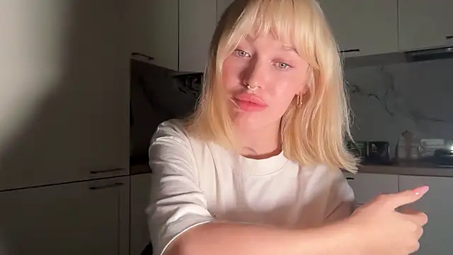 Golden_Aline live cam on StripChat