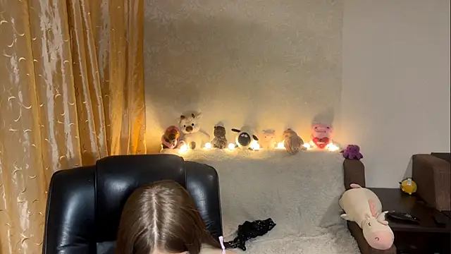 urcutiebunnyy live cam on StripChat