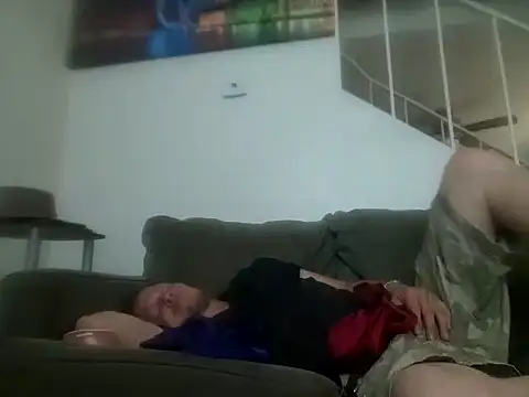 yourMasterisBored live cam on StripChat