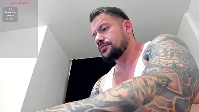 musclemonster31 live cam on StripChat